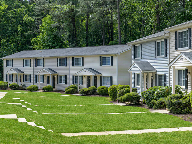 Excelente ubicación cerca de la I-40 y la US-401 - Tryon Village