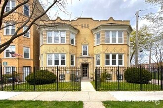 Building Photo - 3722 W Wilson Ave