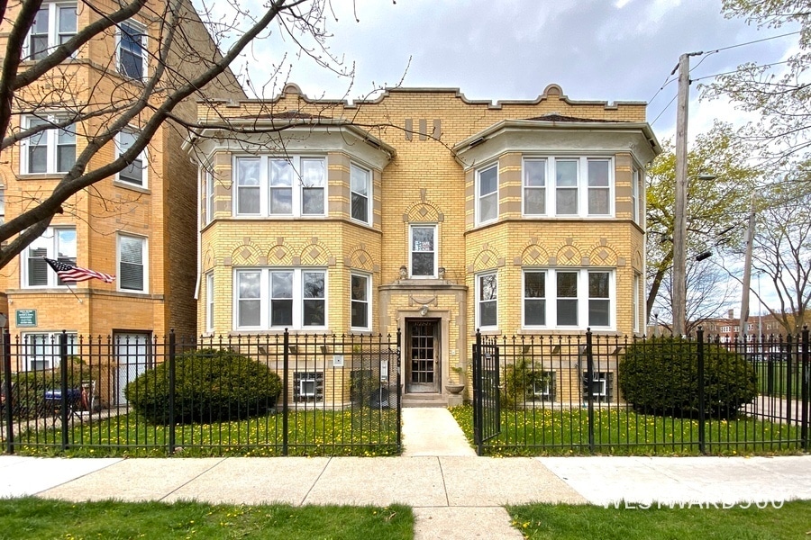 Foto principal - 3722 W Wilson Ave