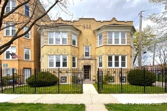 Building Photo - 3722 W Wilson Ave