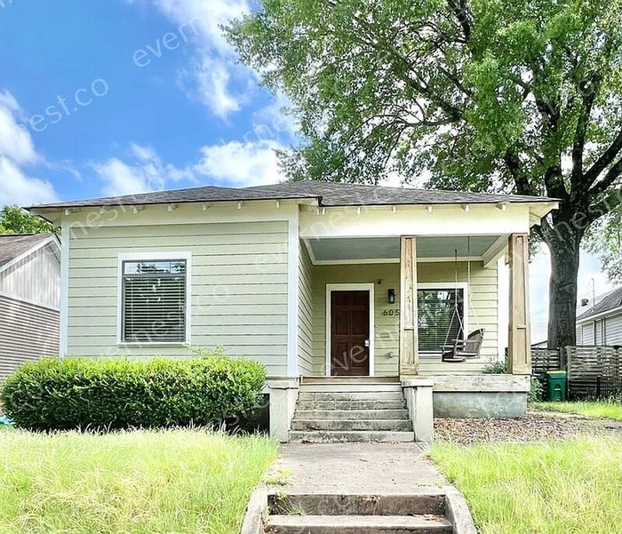 Primary Photo - 605 E 16th St