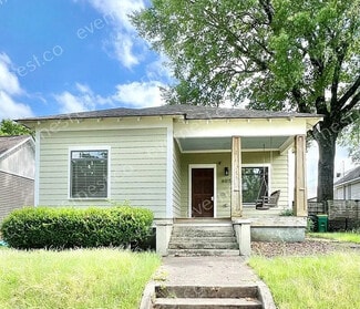 Building Photo - 605 E 16th St