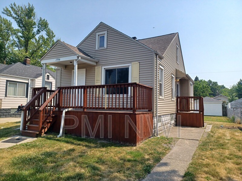 2936 Kenwood St, Hammond, IN 46323