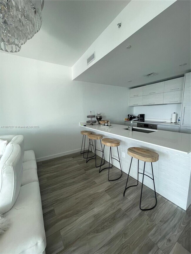 Foto del edificio - 1300 S Miami Ave