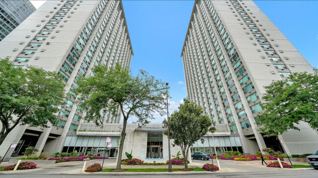 Foto del edificio - 3600 N Lake Shore Dr