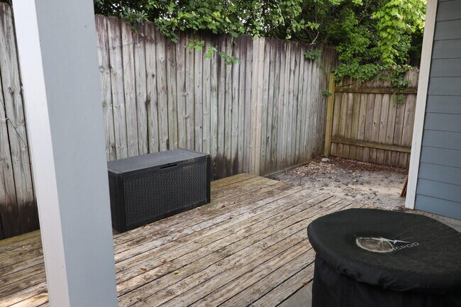 Foto del edificio - 8625 Marlin Pl