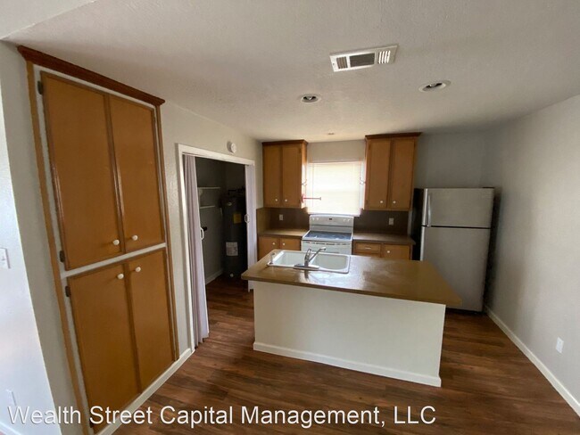 Building Photo - 1 br, 1 bath House - 7706 Gladys  Ave A
