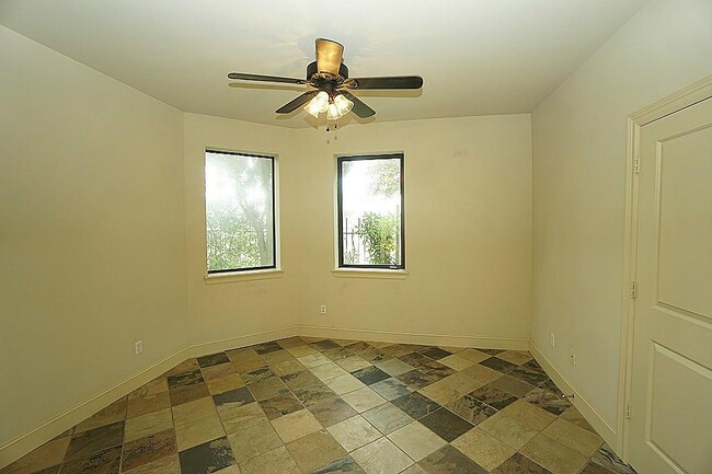 Building Photo - 1602 White St