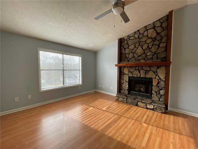 Foto del edificio - 5782 Glenn Hollow Ln