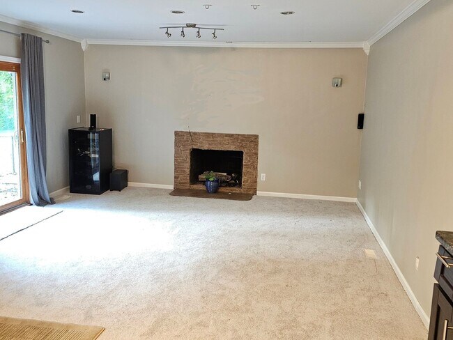 Building Photo - 3 Bedroom Single Family Home in Canton