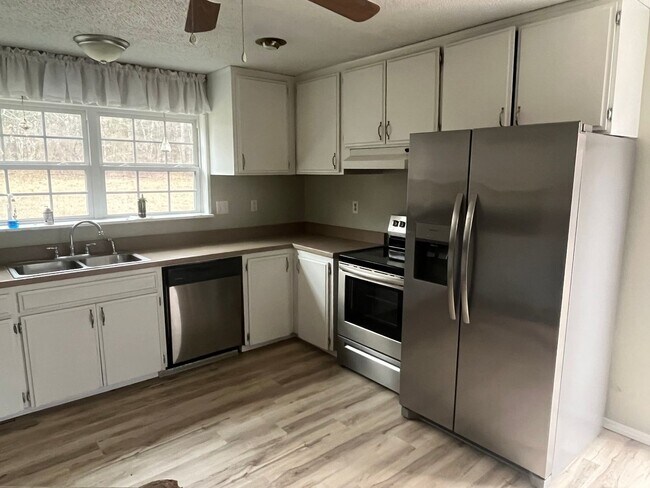 Foto del edificio - Come take a look at this 3-bedroom 2-bath home in Dover.