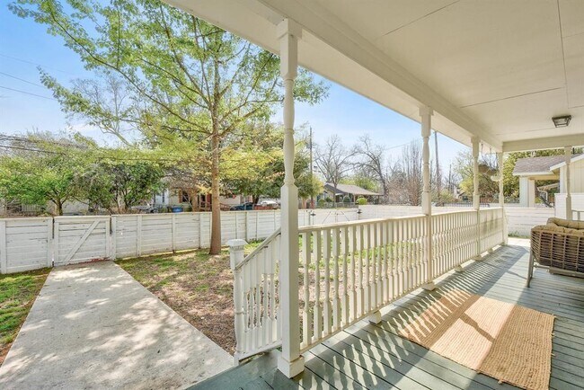 Foto del edificio - 1114 Kirk Ave