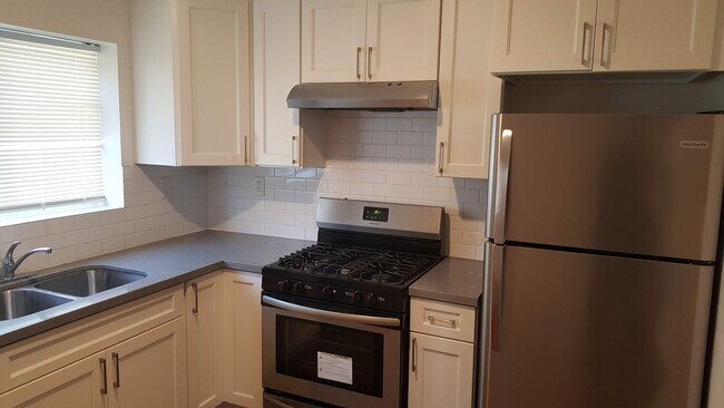 Kitchen - 344 W Poplar St