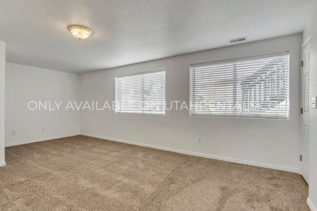 Foto del edificio - 1040 W State St