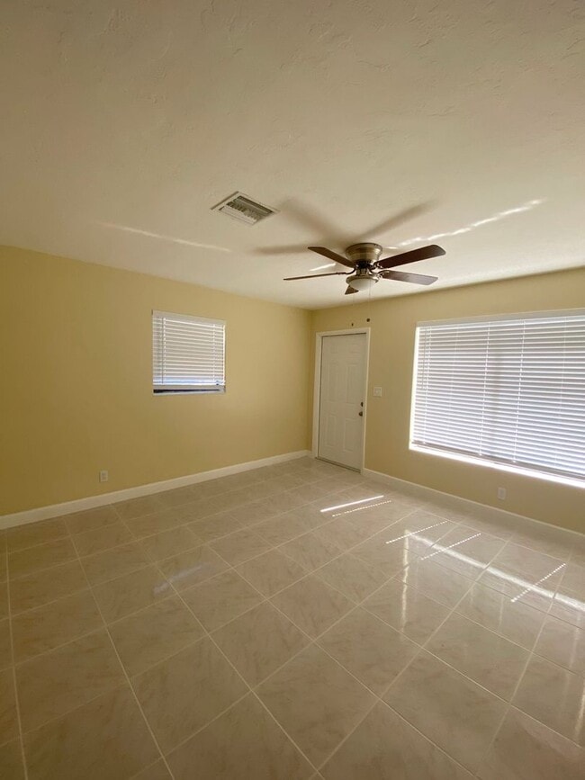 Building Photo - Beautiful 3-bedroom home located in Delray...