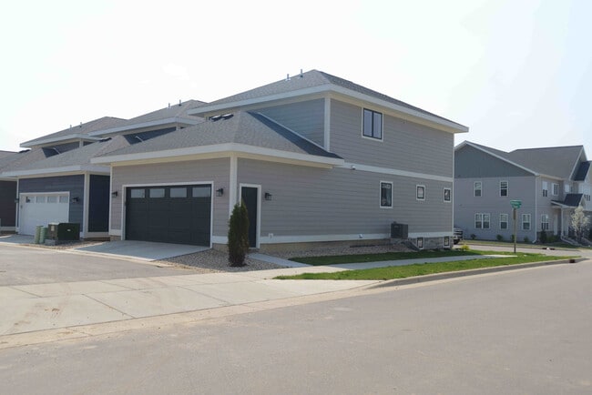 Building Photo - 4878 Romaine Rd