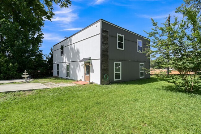 Building Photo - 16818 W Alderson