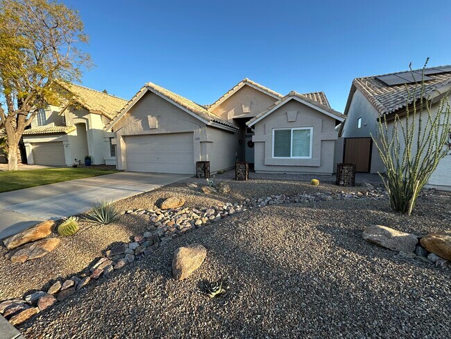 Building Photo - 3150 W Baylor Ln