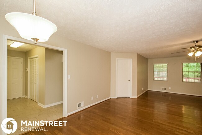 Foto del edificio - 380 Pleasant Valley Rd