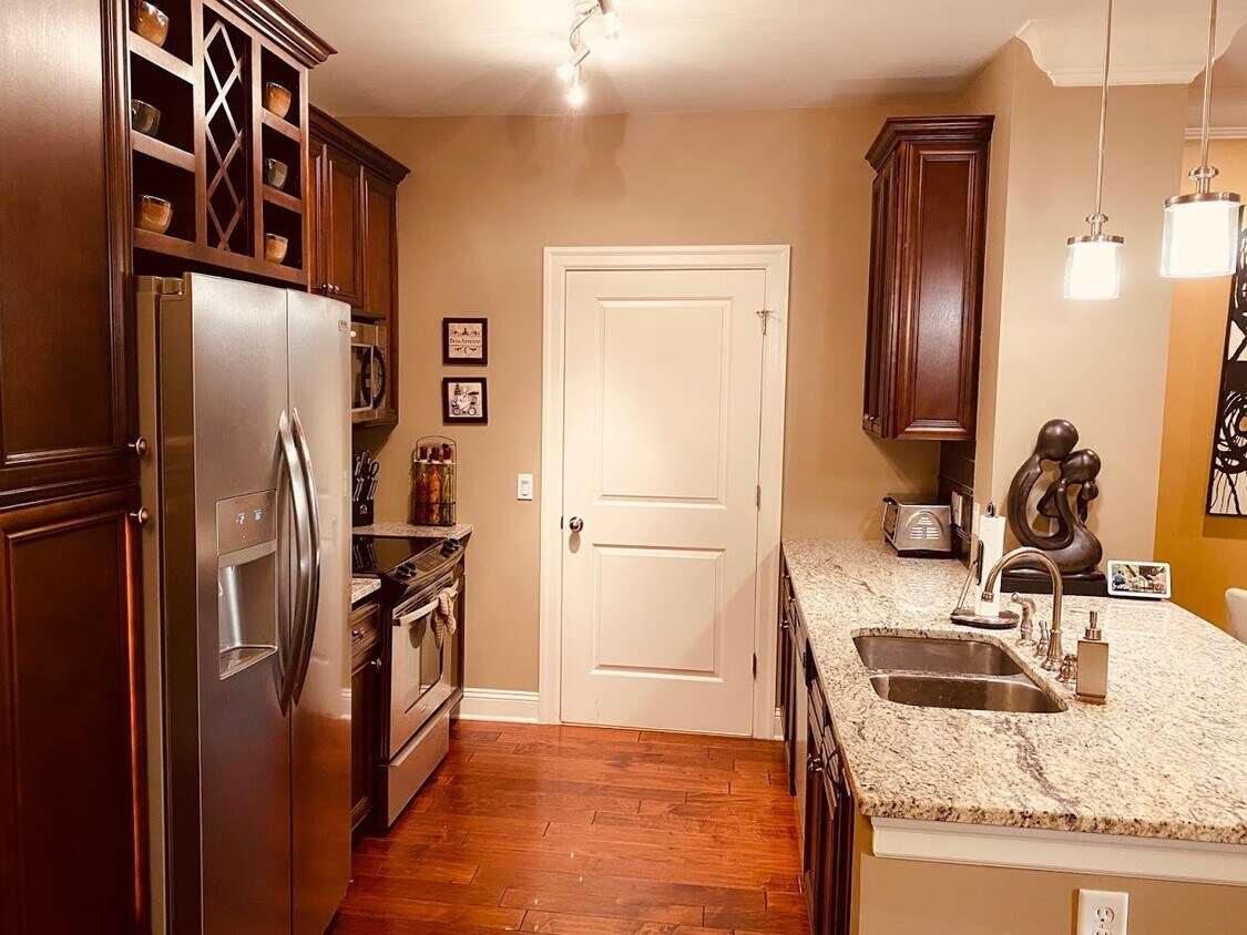 Kitchen - 901 Abernathy Rd NE