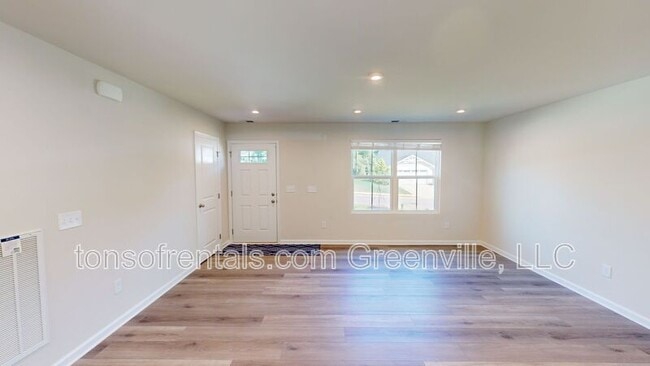 Photo - 848 Throckmorton Ct. House