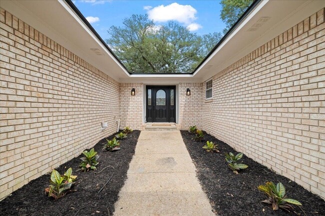 Building Photo - 403 Cheyenne Cir
