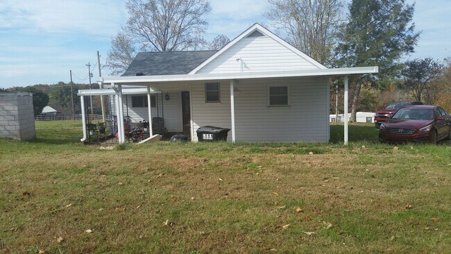 Foto del edificio - 818 Ridge Rd