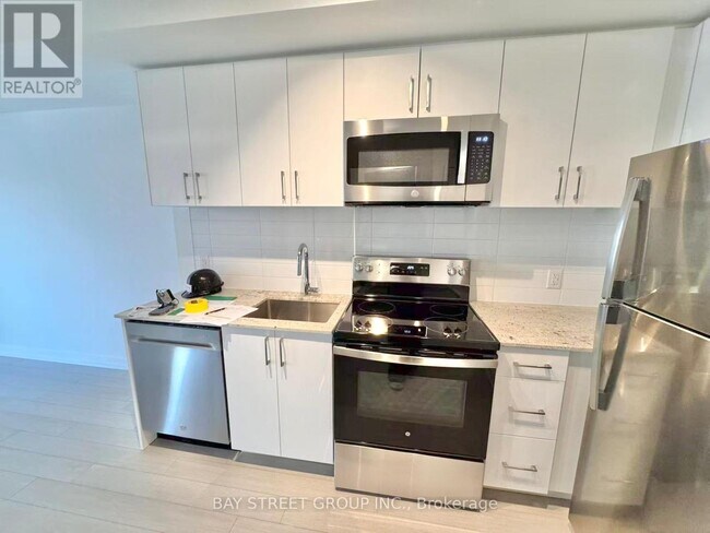 Photo du bâtiment - 4010 Eglinton Ave W