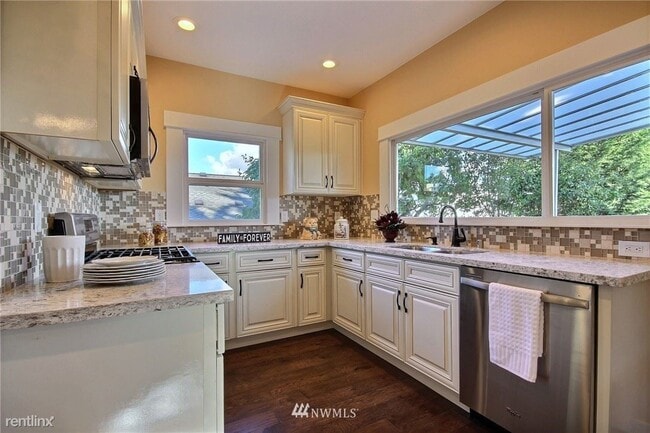Building Photo - 5 br, 2.5 bath House - 3216 22nd Avenue West