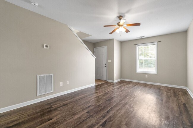 Foto del edificio - 2 Bedroom 1.5 Bathroom Townhome!!!