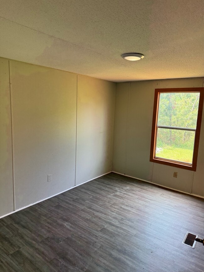 Foto del edificio - 6037 Friendship Rd