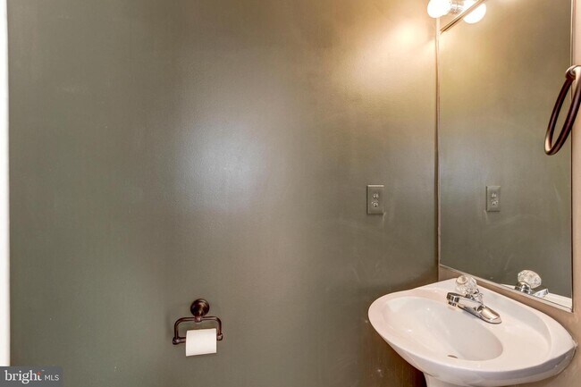 Building Photo - 8547 Towne Manor Ct