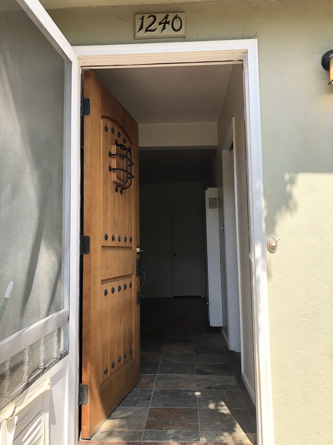 Building Photo - 1240 Tamarind Ave