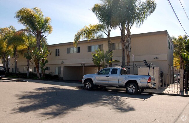 Foto del edificio - 4382 Rosebud Lane Apartments