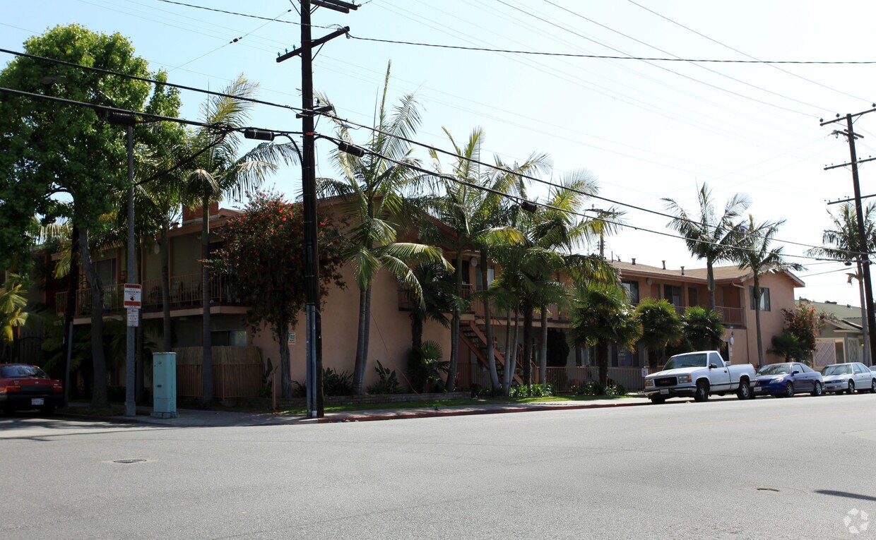 Foto del edificio - 3150 E 4th St