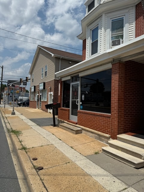 Building Photo - 2911 Lancaster Ave