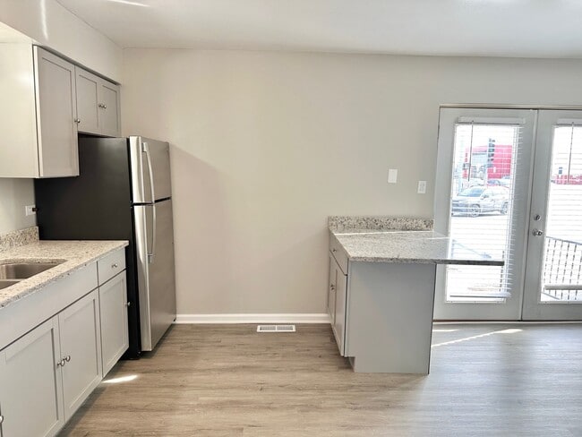 Building Photo - 1721 E Roosevelt Rd