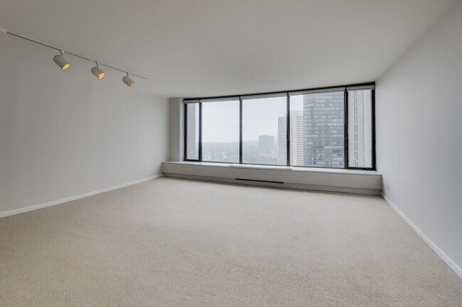 Building Photo - 5455 N Sheridan Rd