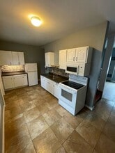 Building Photo - 111 River St