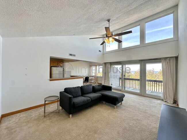 Building Photo - 3908 Whispering Oaks Pl