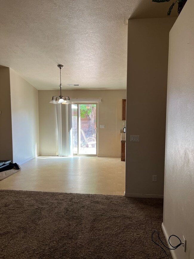 Foto del edificio - Great 3 bedroom 2 bath home in St George!