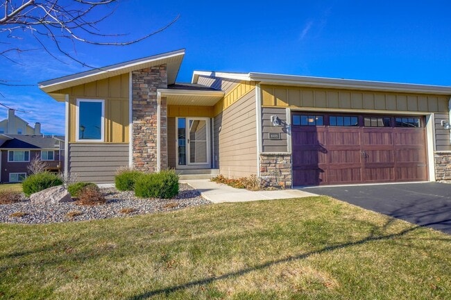 Building Photo - 10889 Retreat Ln