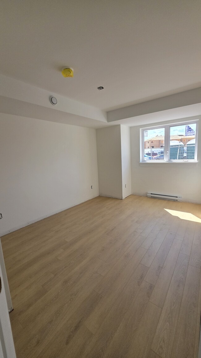 Building Photo - 391 Glengrove Rd