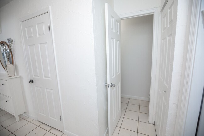 Building Photo - 6764 SW 40th St