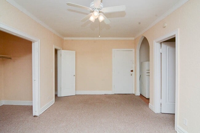 Building Photo - 4830 N Damen Ave