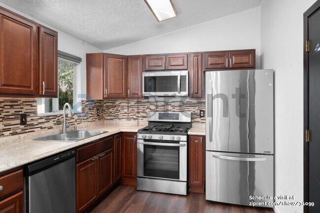 Foto del edificio - 23395 NE Village Ct