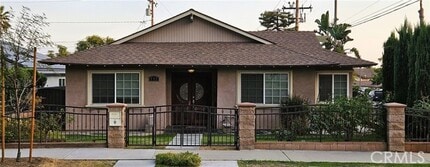 Building Photo - 402 E Cypress Ave
