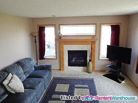 Foto del edificio - Beautiful 2 BR End Unit Townhome Available 9/1!