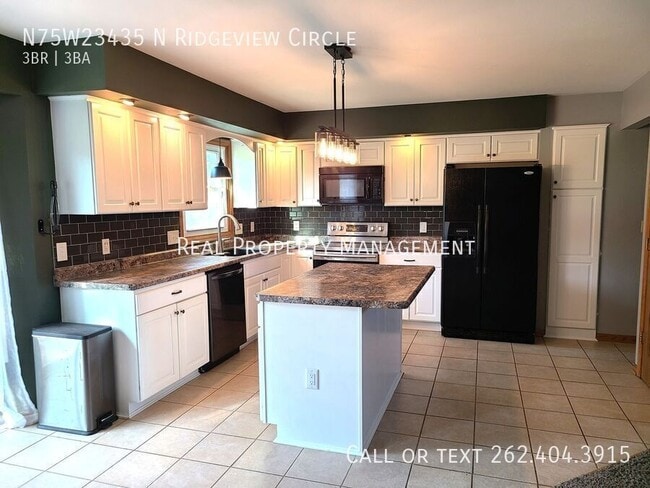 Building Photo - N75W23435 N Ridgeview Cir