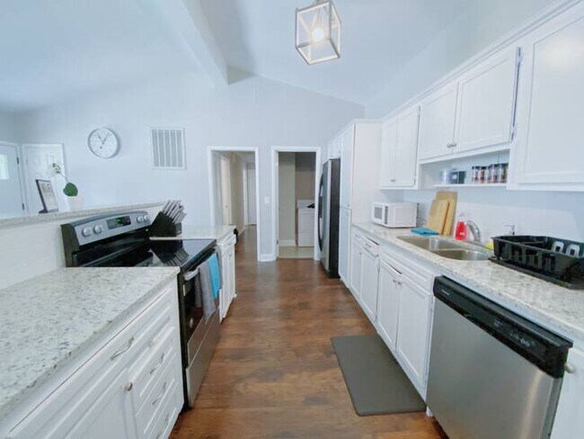 Foto del edificio - 12005 Greenleaf Dr SE